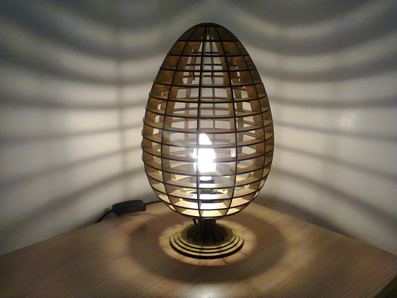 Egg-Shaped Lattice Table Lamp Vector Laser Cut File